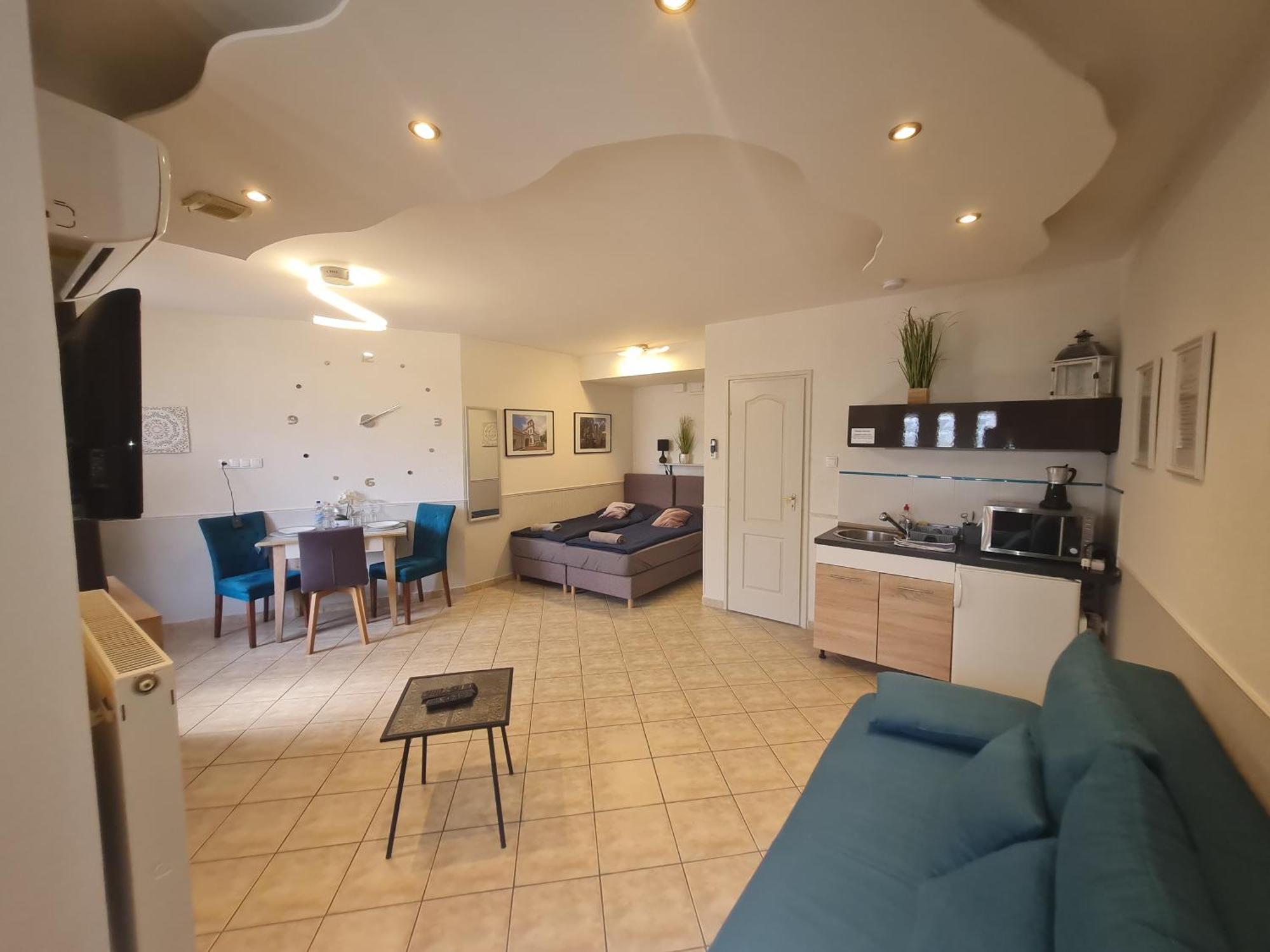 Csever Apartman Tata Zewnętrze zdjęcie