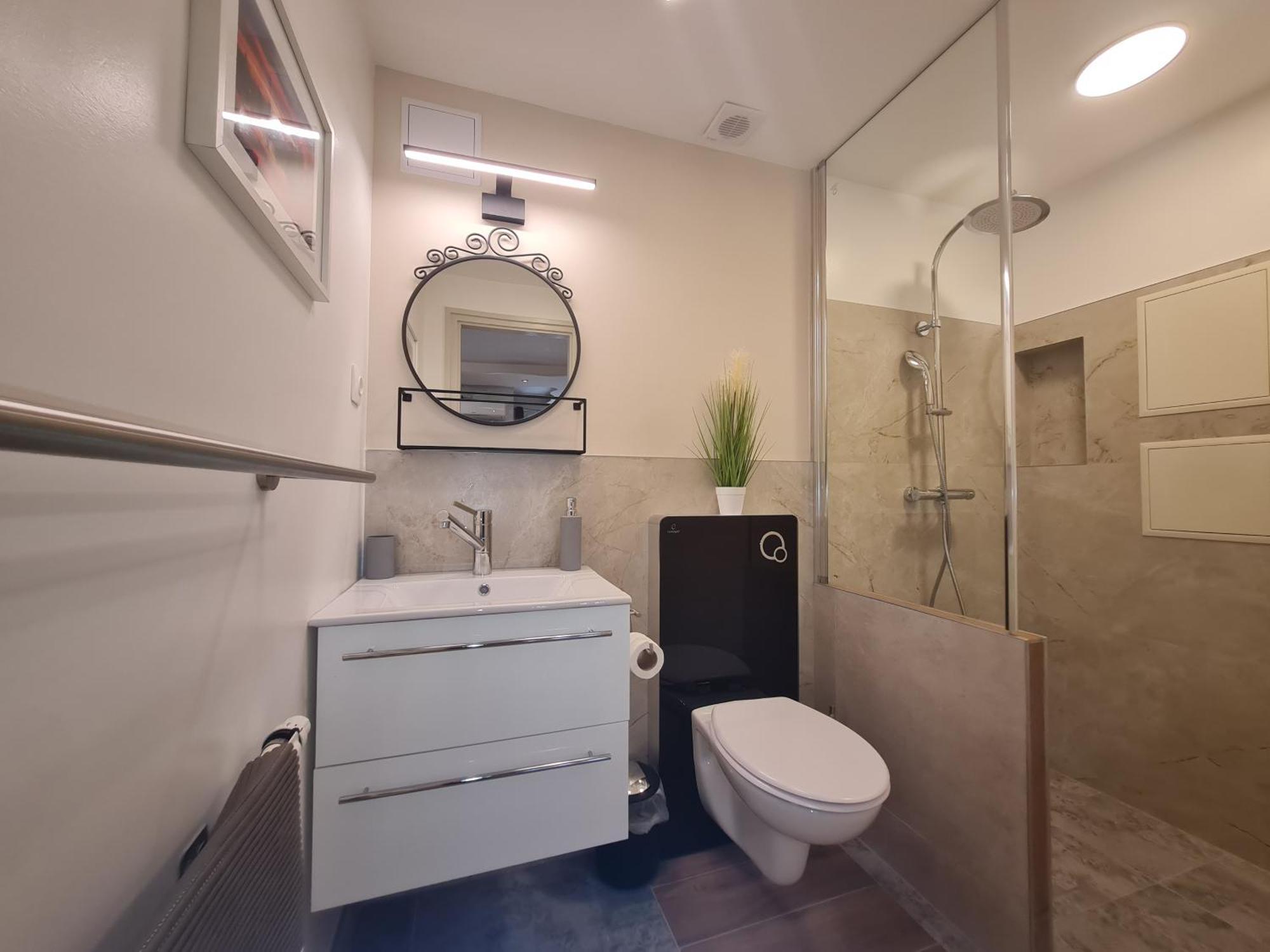 Csever Apartman Tata Zewnętrze zdjęcie