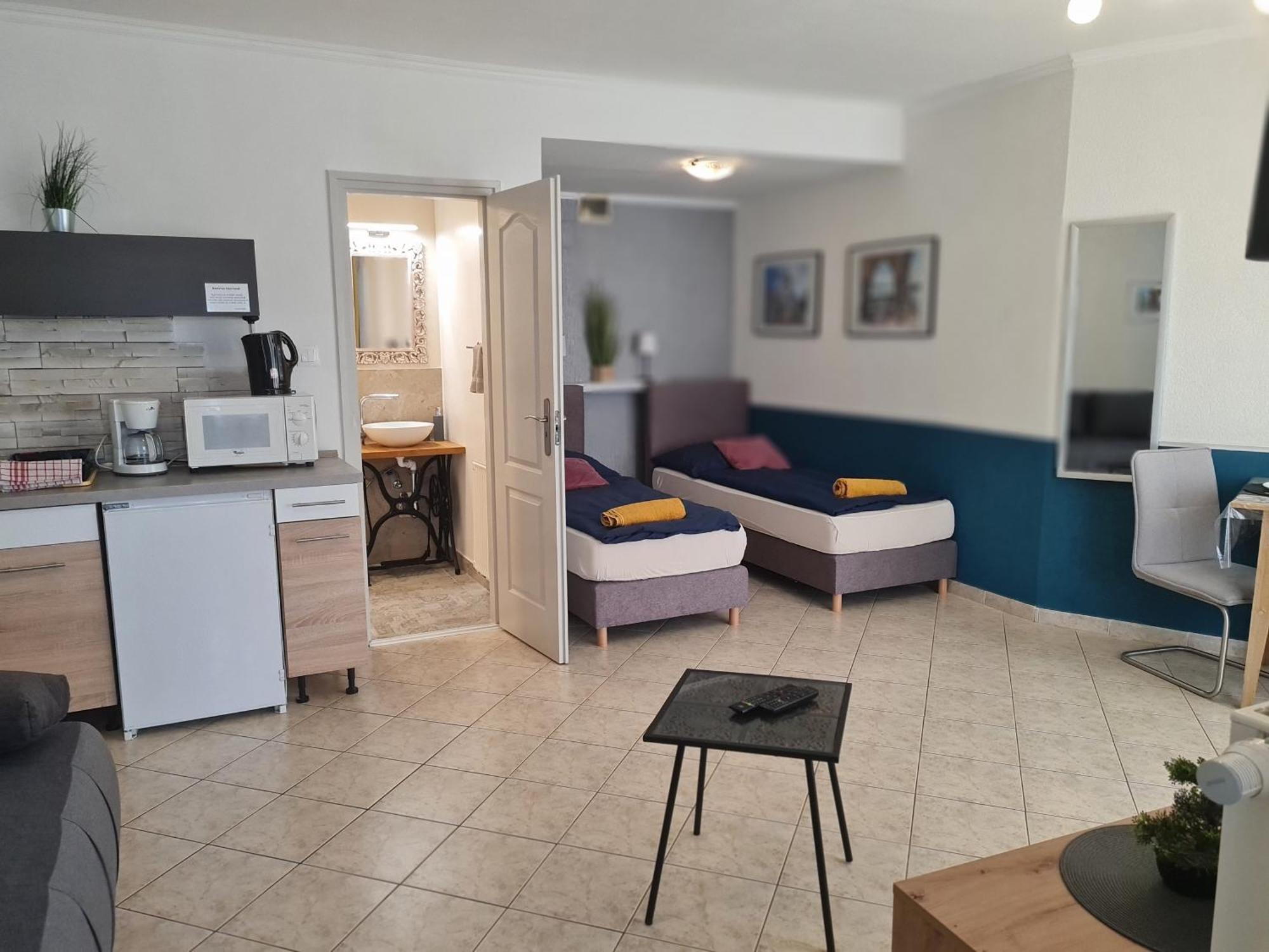 Csever Apartman Tata Zewnętrze zdjęcie