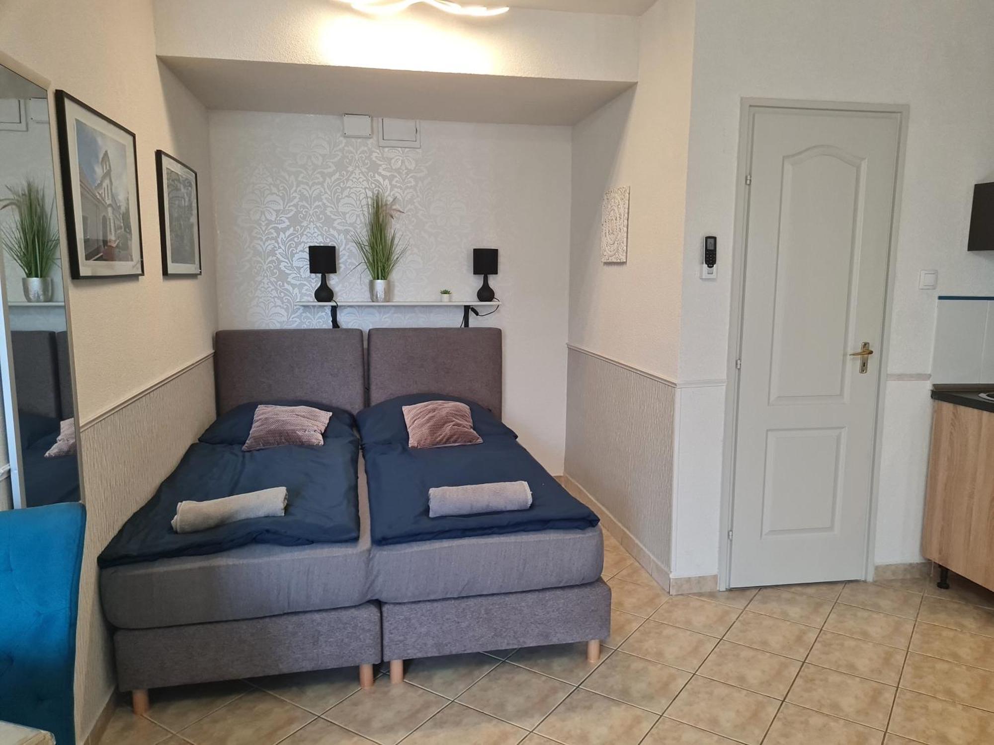 Csever Apartman Tata Zewnętrze zdjęcie